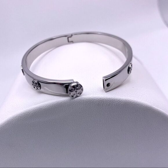 NWT Tory Burch Silver Double Raised T Hinged Bangle Bracelet - Picture 9 of 10